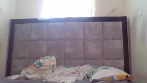 Snapshot of prettyzuzu chatting on October 21, 9:57 am prettyzuzu online show from October 21, 9:57 am