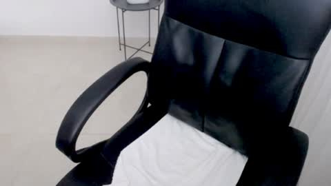 valery dollx online show from March 29, 11:37 pm