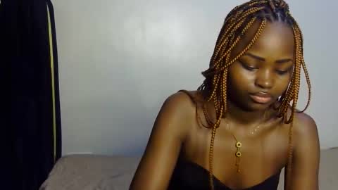 Snapshot of princess_bee1 chatting on October 27, 8:47 pm princess online show from October 27, 8:47 pm