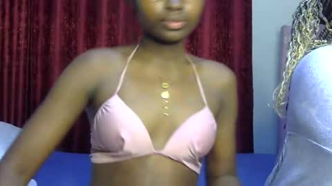 Snapshot of princess_bee1 chatting on October 7, 5:28 pm princess online show from October 7, 5:28 pm