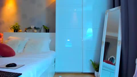 Snapshot of princess_haziel chatting on December 13, 3:11 pm Haziel - online show from December 13, 3:11 pm