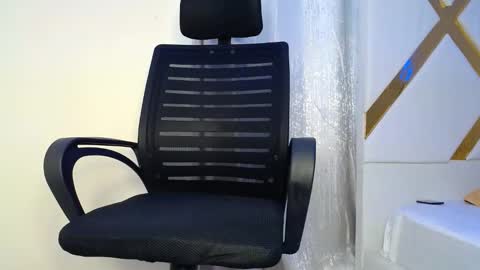 Snapshot of princess_princessa chatting on October 13, 10:18 am princess_princessa online show from October 13, 10:18 am