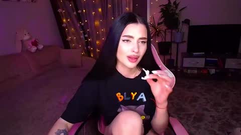 princessamira1 online show from December 5, 4:52 pm