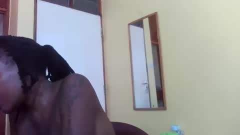 Snapshot of princessmiles2 chatting on October 21, 7:23 am phelly online show from October 21, 7:23 am