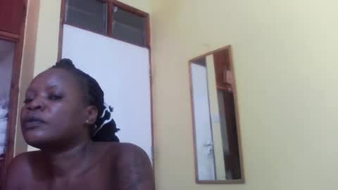 Snapshot of princessmiles2 chatting on October 19, 7:21 am phelly online show from October 19, 7:21 am