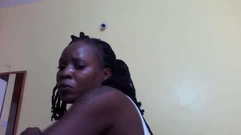 Snapshot of princessmiles2 chatting on October 4, 7:29 pm phelly online show from October 4, 7:29 pm