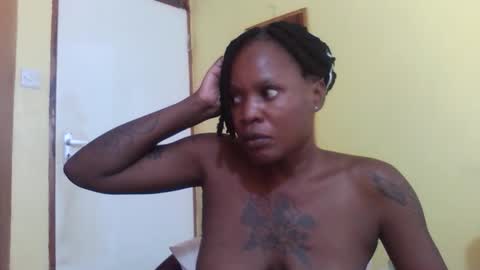 Snapshot of princessmiles2 chatting on October 23, 7:25 am phelly online show from October 23, 7:25 am