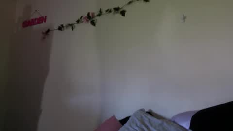princesssnowflk84 online show from June 4, 4:44 pm