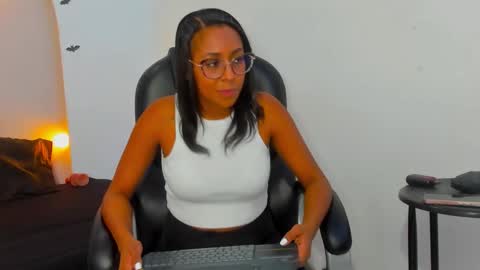 Snapshot of priscila_cooper chatting on October 23, 8:59 pm Priscila  online show from October 23, 8:59 pm