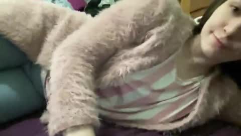 Snapshot of proud_sweet_21 chatting on October 18, 10:55 pm proud sweet 21 online show from October 18, 10:55 pm