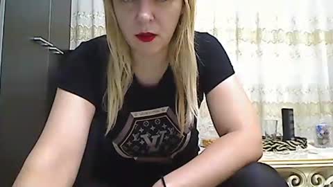 Snapshot of pryncess_sweety chatting on October 8, 8:07 am Pryncess sweety online show from October 8, 8:07 am