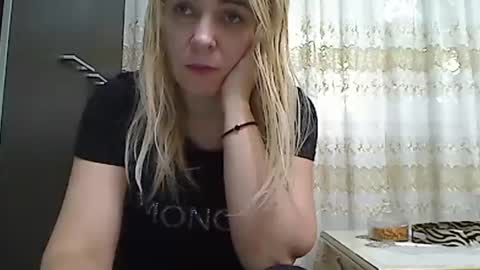 Snapshot of pryncess_sweety chatting on October 1, 1:05 pm Pryncess sweety online show from October 1, 1:05 pm