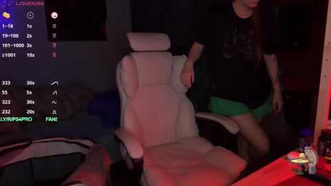 Snapshot of ps6pro chatting on October 19, 11:29 pm Queen of Pain online show from October 19, 11:29 pm