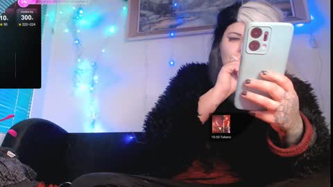 Snapshot of psychobitch69 chatting on January 5, 8:00 am OlivePsy online show from January 5, 8:00 am