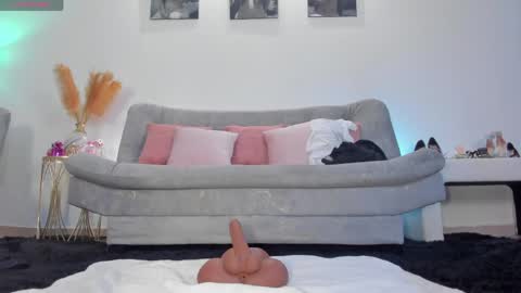 Pui Yeee  online show from April 17, 2:19 pm