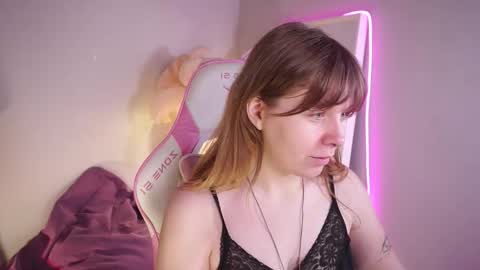 Snapshot of pure_dirt chatting on October 8, 5:56 am constant schedule Wednesday Friday Saturday Sunday The Rosemarie online show from October 8, 5:56 am