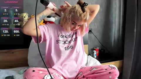 Snapshot of purebeautie chatting on September 19, 11:53 am Katty online show from September 19, 11:53 am