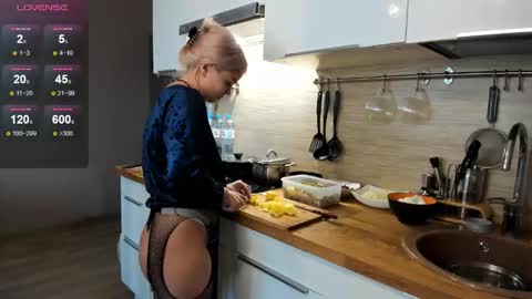 Snapshot of purebeautie chatting on October 21, 1:59 pm Katty online show from October 21, 1:59 pm