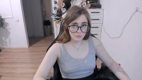 I am Mila online show from September 28, 12:21 pm