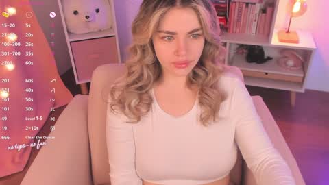 Snapshot of pussy_kattt chatting on January 26, 5:45 am kat follow online show from January 26, 5:45 am