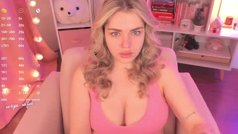 Snapshot of pussy_kattt chatting on December 5, 5:26 am kat follow online show from December 5, 5:26 am