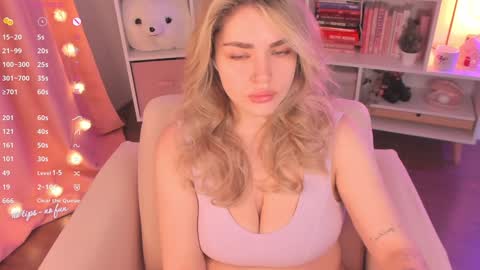 Snapshot of pussy_kattt chatting on December 22, 6:06 am kat follow online show from December 22, 6:06 am