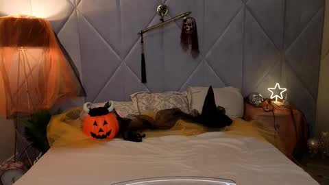 Snapshot of pussyonluck chatting on October 30, 7:22 am Ellie online show from October 30, 7:22 am