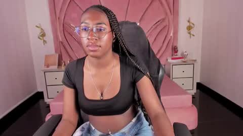 Snapshot of qeen_blackk chatting on October 1, 8:47 pm Shekoni Schedule 700 - 1400 gtm-5 online show from October 1, 8:47 pm