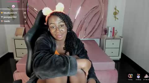 Snapshot of qeen_blackk chatting on October 18, 12:25 am Shekoni Schedule 700 - 1400 gtm-5 online show from October 18, 12:25 am