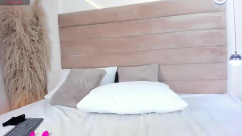 Qetzia online show from October 29, 5:59 pm