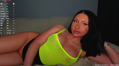 Snapshot of qsstess chatting on October 31, 10:25 pm Ana online show from October 31, 10:25 pm