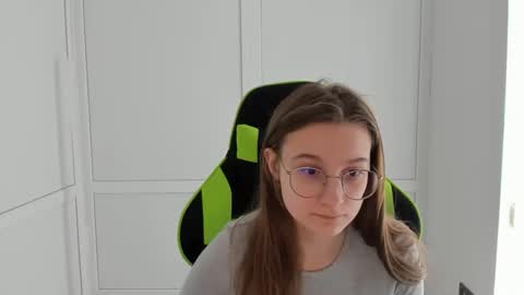 Amelie online show from March 16, 7:45 am