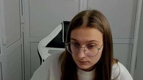 Amelie online show from April 17, 12:51 pm