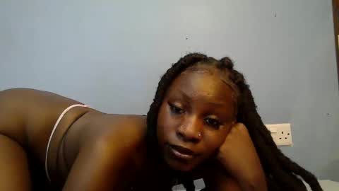 queen_dark2 online show from March 15, 6:37 am