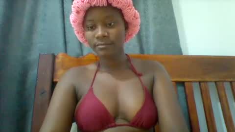 Snapshot of queen_diveer chatting on October 8, 4:28 am queen_diveer online show from October 8, 4:28 am