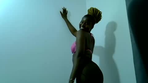 Snapshot of queen_diveer chatting on September 19, 8:02 am queen_diveer online show from September 19, 8:02 am