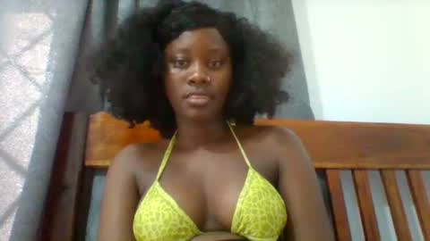 Snapshot of queen_diveer chatting on October 10, 6:51 am queen_diveer online show from October 10, 6:51 am