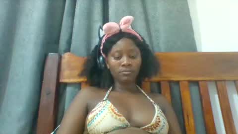 Snapshot of queen_diveer chatting on October 1, 9:53 pm queen_diveer online show from October 1, 9:53 pm