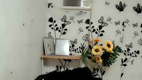 Snapshot of queen_elicktra chatting on January 29, 12:02 pm JOY online show from January 29, 12:02 pm