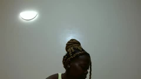 Snapshot of queen_ema chatting on October 26, 4:19 am queen ema online show from October 26, 4:19 am