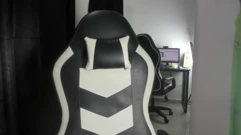 queen_findom1 online show from November 16, 12:23 am