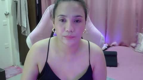 Snapshot of queen_kur chatting on February 13, 5:26 am QueenHennessy online show from February 13, 5:26 am
