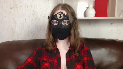 Nora online show from May 17, 11:15 pm