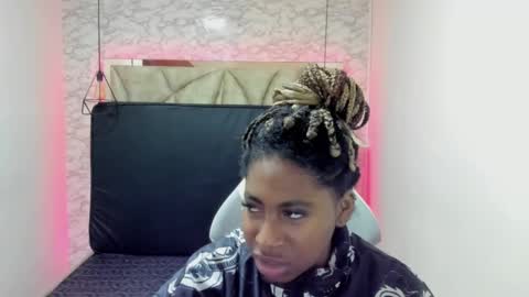 Snapshot of queen_perla_ chatting on February 9, 12:19 pm   online show from February 9, 12:19 pm