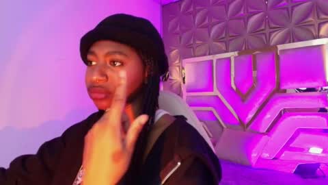   online show from March 11, 12:20 pm