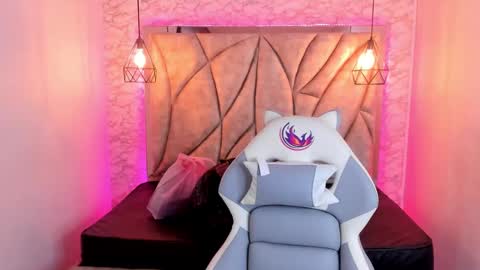 Snapshot of queen_perla_ chatting on March 4, 11:51 am   online show from March 4, 11:51 am