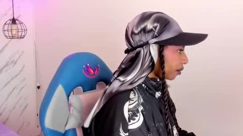   online show from November 11, 12:13 pm