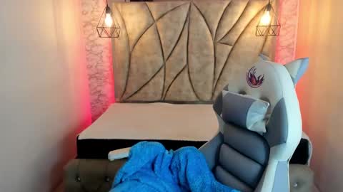 Snapshot of queen_perla_ chatting on March 11, 12:06 pm   online show from March 11, 12:06 pm