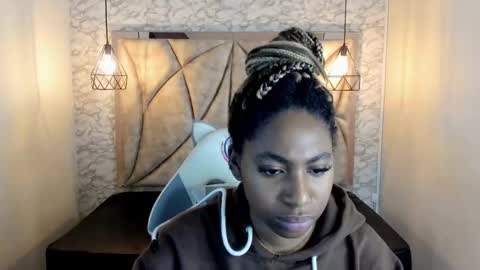 Snapshot of queen_perla_ chatting on February 13, 12:00 pm   online show from February 13, 12:00 pm