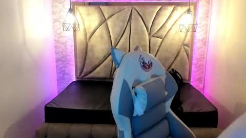 Snapshot of queen_perla_ chatting on February 25, 12:05 pm   online show from February 25, 12:05 pm